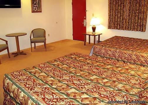 فندق رودواي إن لينكون المظهر الخارجي الصورة